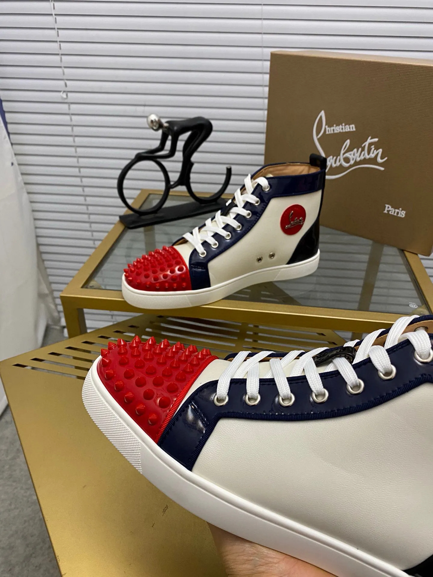(Customized model) Ex-factory price is 520. christian louboutin (CL red sole shoes) counter series, casual sneakers for couples 📢 📢 📢 Exclusive hot style release 🎈🎈💪 Movable latex feet 👻 Finished outsole line [Proud] 😝Female 35-40# Male 38#-46, global supply😝 [Top version]: Original imported genuine leather upper, top original leather lining, original molded TPU outsole, original 1:1 detail processing, original shoe last,